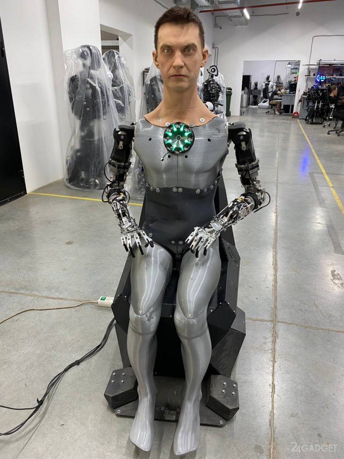Во Владивостоке покажут новую модель российского робота-двойника человека с подвижными руками робота, робот, форуме, эмоции, Петербургском, движения, RoboC, помощью, международном, версии, новой, компания, человекоподобного, команде, человека, заняла, представлен, будет, Впервые, также