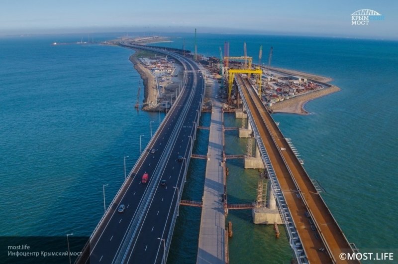 Немецкий журналист назвал Крымский мост "чертой под аннексией"