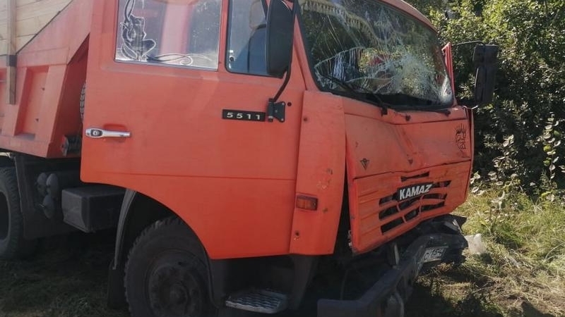 Водитель фургона погиб в ДТП с КАМАЗом на полевой дороге в Новосибирской области 