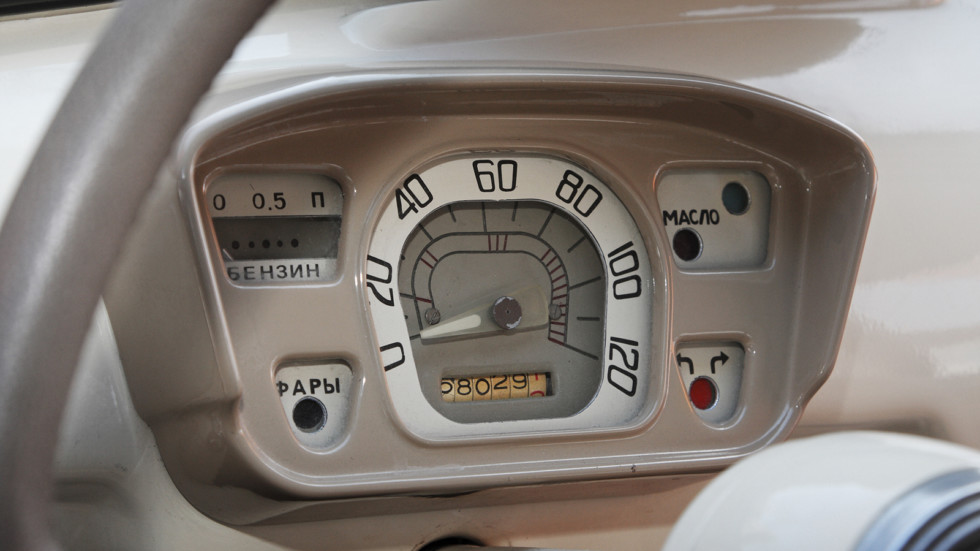 Щиток приборов без-термометра - признак ЗАЗ-965 выпуска до июля 1964 года