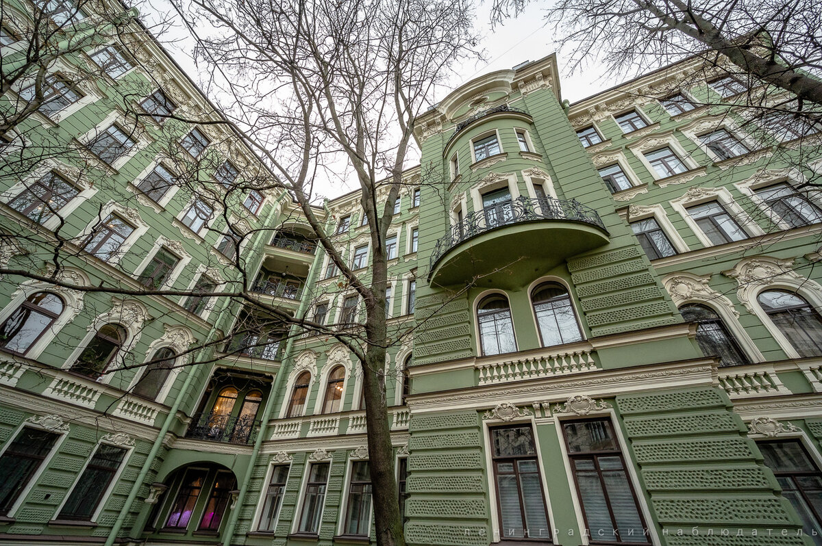 Один из самых красивых домов Петроградской стороны, в котором я мечтал побывать.