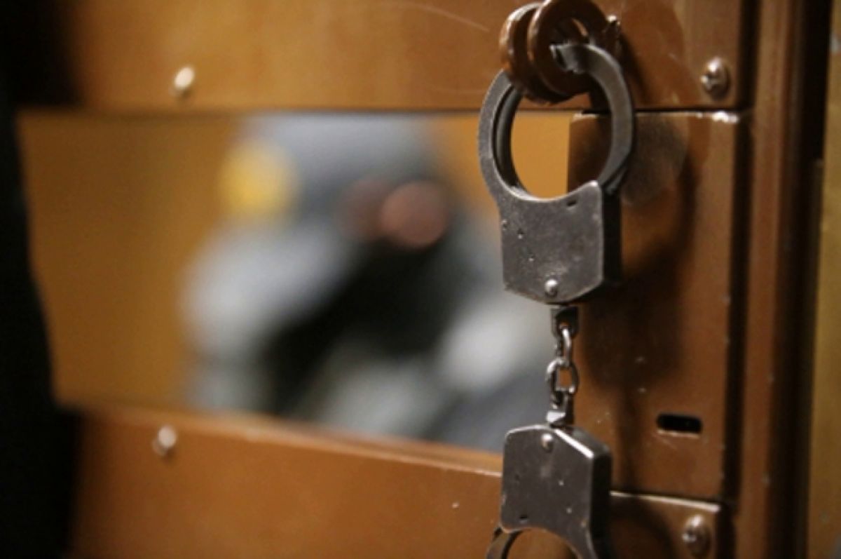 В Севастополе мужчину арестовали на 14 суток за прилюдный секс в караоке