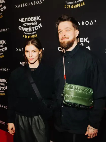 Евгений Цыганов с сыном и дочерью от Ирины Леоновой, Тимур Родригез и Катя Кабак на премьере фильма 