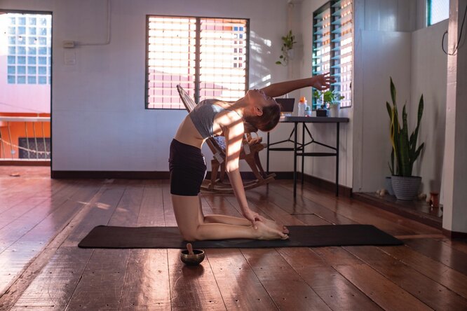 Как снять боль в спине с помощью йоги: простейшие упражнения, которые изменят твою жизнь
