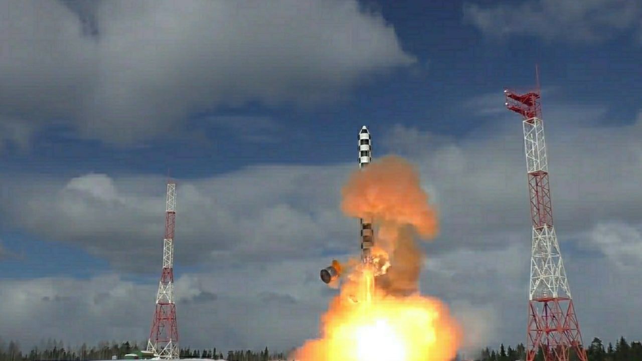 Daily Express: Путин жестко предупредил всех недругов РФ после испытания ракеты «Сармат»