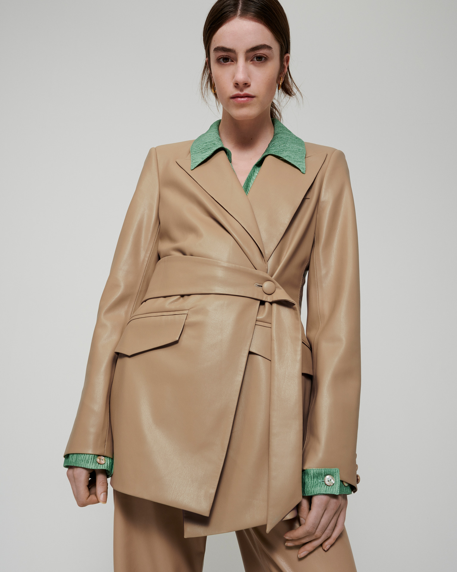 Костюм Nanushka из веганской кожи 