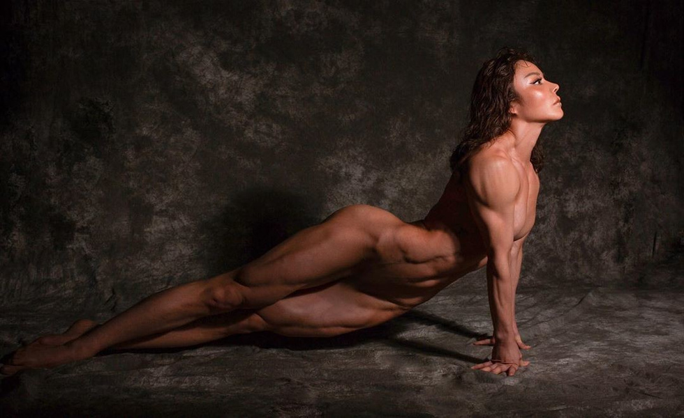 Девушка-врач оказалась в центре внимания, показав, что она прячет под одеждой Девушка-врач оказалась в центре внимания, показав, что она прячет под одеждой