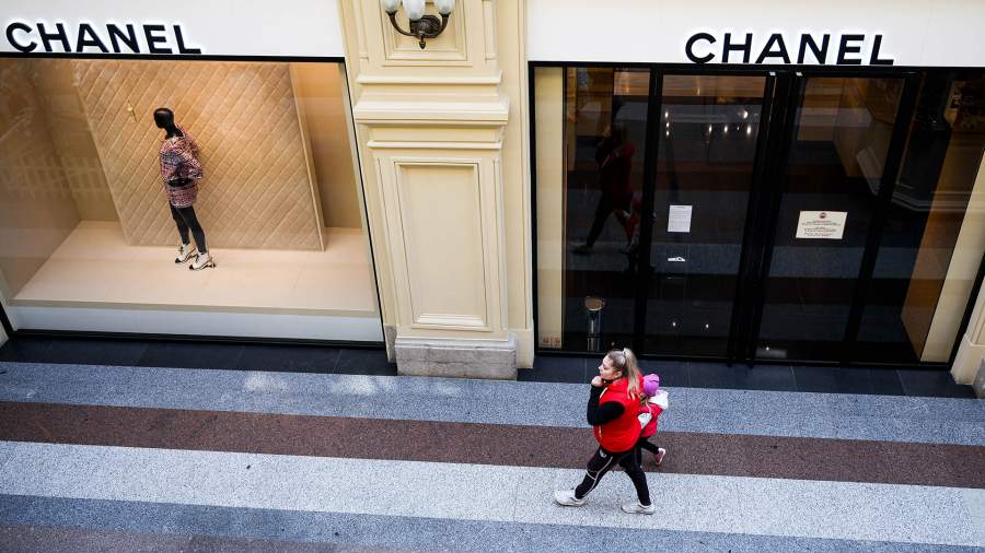 Модный отказ: Chanel разрывает договоры аренды в российских ТЦ