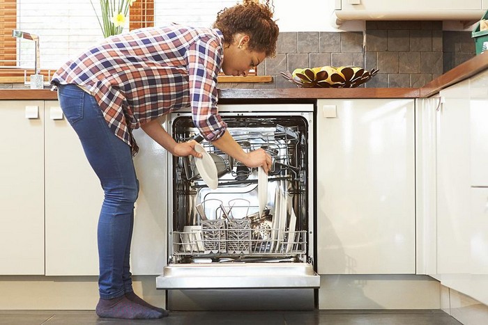 Что персонал кафе кладёт в посудомоечную машину и почему не помешает сделать так же домашний очаг,полезные советы,посудомоечная машина,рукоделие,своими руками,умелые руки