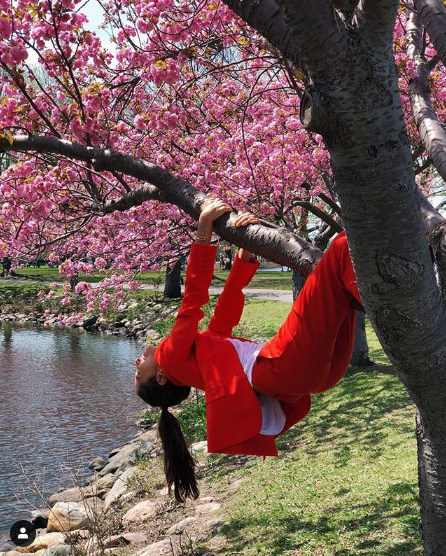 Девушка два месяца носила один костюм интересное,одежда,шоппинг