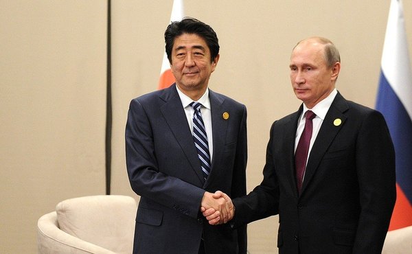 Российский президент и премьер-министр Японии 