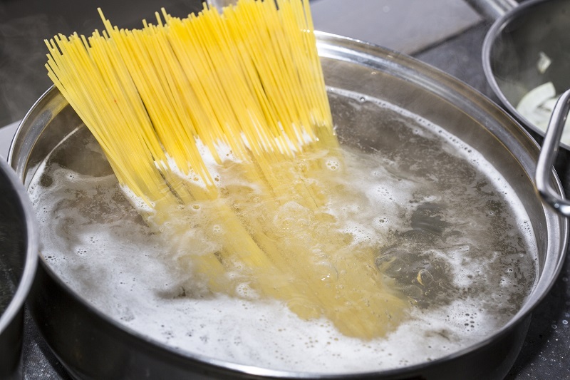 спагетти со сливками и сыром
