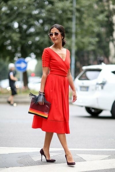 Коварный цвет: 5 советов, как носить красное платье и не выглядеть вульгарно