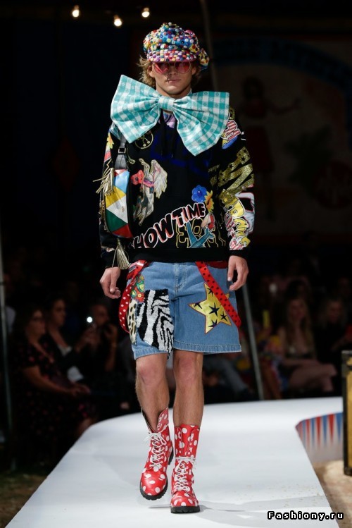 Moschino Круизная коллекция 2019 Moschino Круизная коллекция 2019