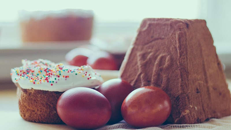 Луганские девушки привезли бойцам ЛНР пасхальные куличи на передовую