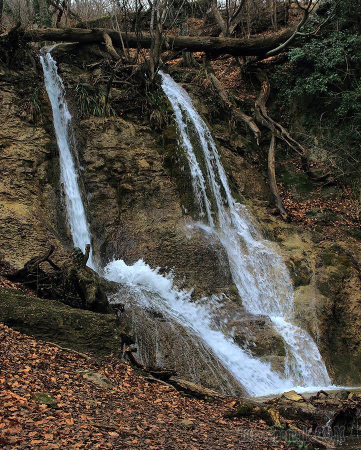 Водопады Крыма, гейзер Джурла, позже, всегда, водопадом, водопада,    Есть, Гейзер, падает, которую, промоине, благодаря, получил, ущелья, является, отражается, известным, самым, большинстве, водопадов, каскадом