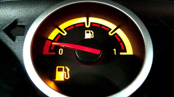 Как определить количество бензина в баке с точностью до литра