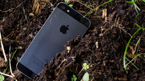 Смартфон на помойку. Почему отказываться от гаджетов — модно? гаджеты,интересное,мир,смартфоны,технологии