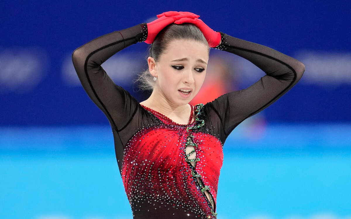 15-летняя Камила считалась фаворитом состязаний, но смогла занять лишь 4 место, не выдержав обрушившегося на неё давления. Источник: sportrbc.ru
