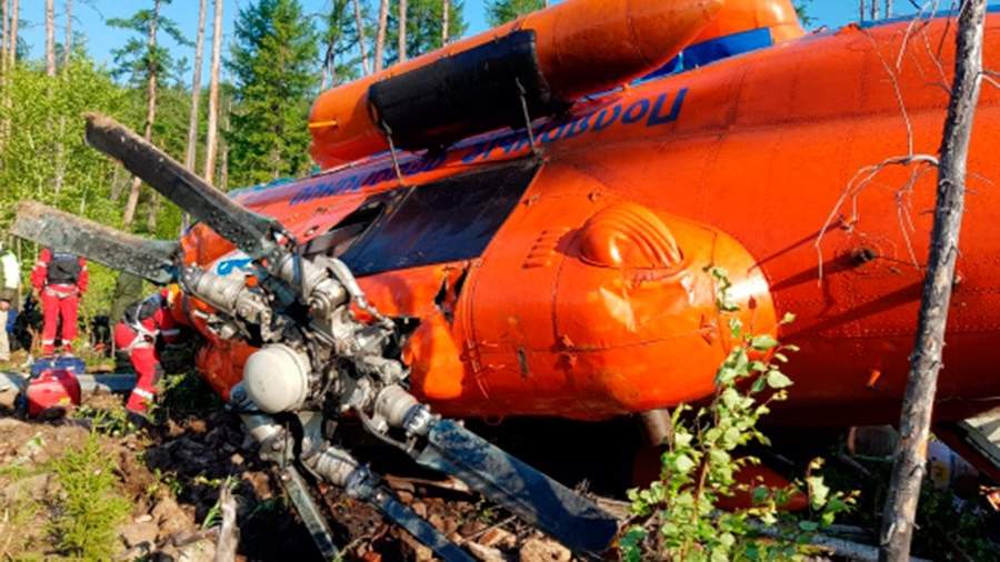 Опубликованы кадры с места крушения вертолета Ми-8 в Якутии