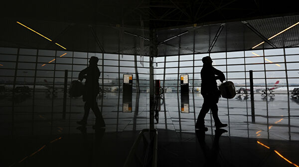 Пассажир в зале ожидания аэропорта Внуково