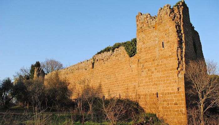 Замок XI века Кастелло ди Блера в Лацио, который тоже нужно восстанавливать (Италия). | Фото: rumedia24.com.