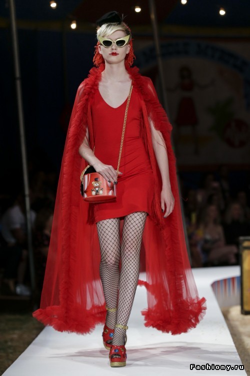 Moschino Круизная коллекция 2019 Moschino Круизная коллекция 2019