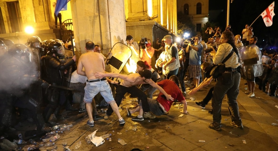 Два года «гавриловскому погрому»: Саакашисты в Тбилиси снова проклинают Россию Два года «гавриловскому погрому»: Саакашисты в Тбилиси снова проклинают Россию геополитика