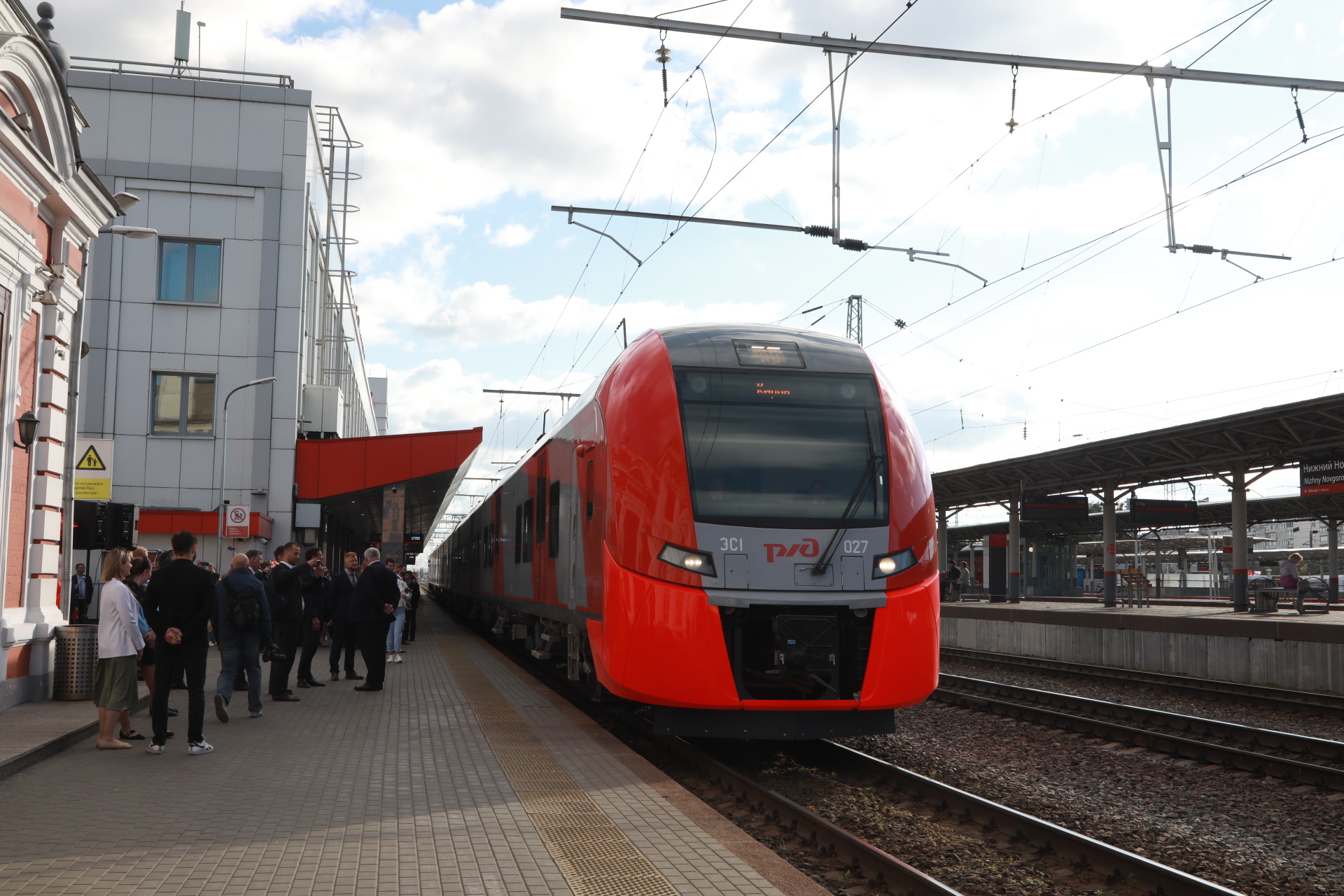 Москва новгород билеты ласточка. Ласточка Киров Нижний Новгород. Поезд Ласточка Киров Нижний Новгород. Электричка Ласточка Киров Нижний Новгород. Поезд 725 Ласточка.