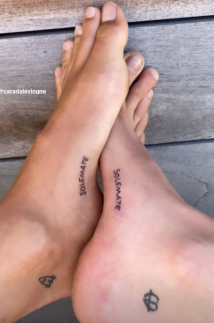 Дружба навеки: Кайя Гербер и Кара Делевинь сделали одинаковые татуировки Новости