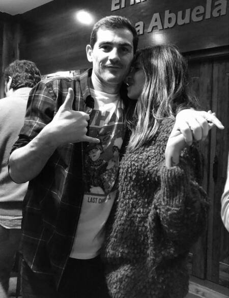 СМИ: испанский футболист Икер Касильяс и телеведущая Сара Карбонеро расстались СМИ: испанский футболист Икер Касильяс и телеведущая Сара Карбонеро расстались Звезды,Звездные пары