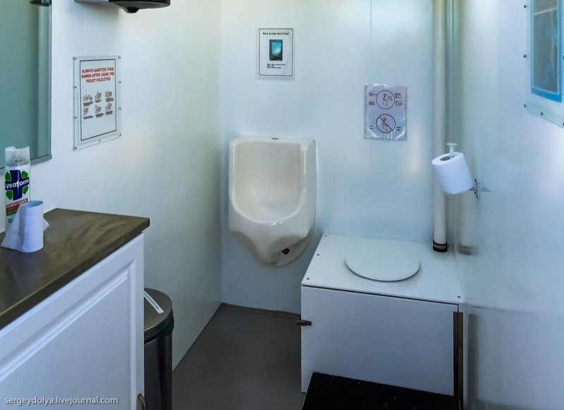 Туалет общий в общественной зоне антарктида, интересно, пик Винсона, путешествие, скалолазание, фотоотчет