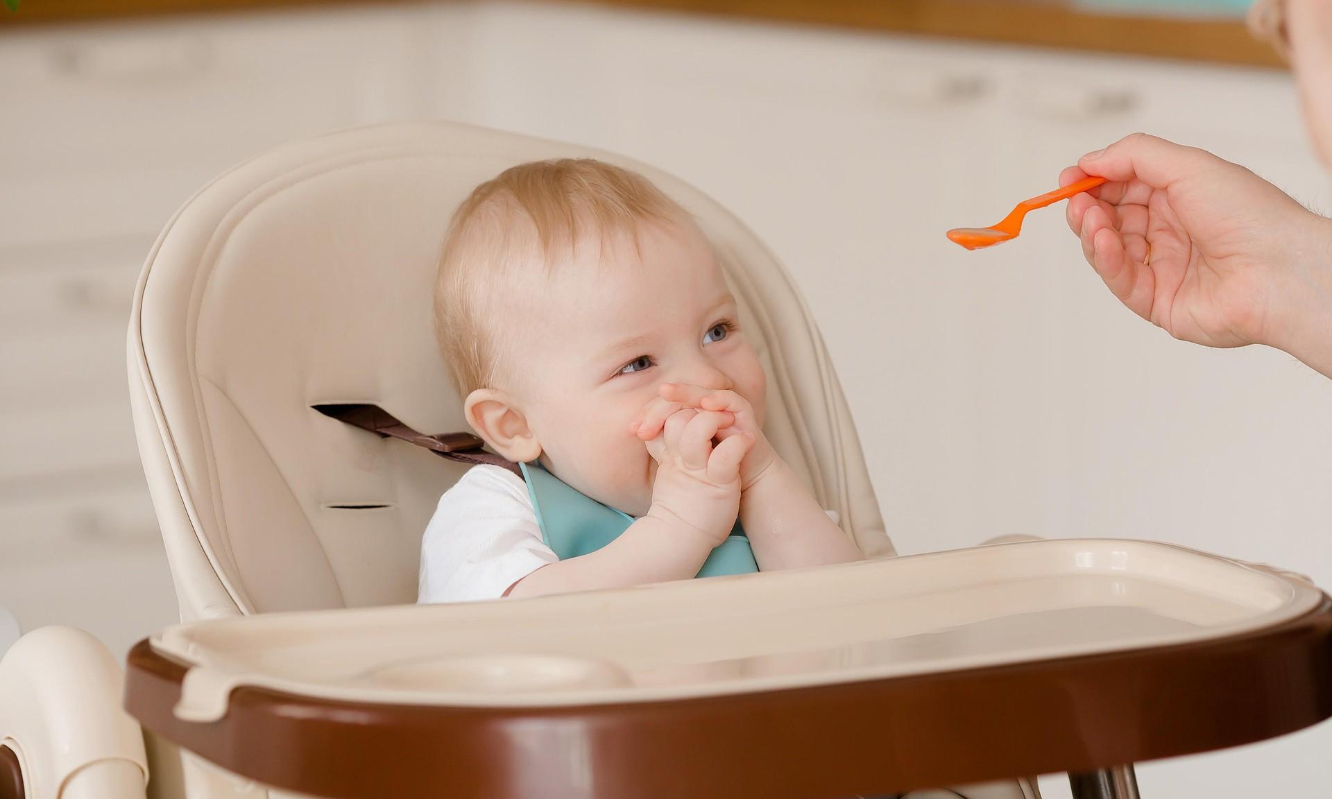 Лучшие каши для первого прикорма: когда давать и как готовить