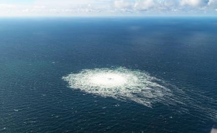 На фото: поверхность моря на месте утечки у острова Борнхольм