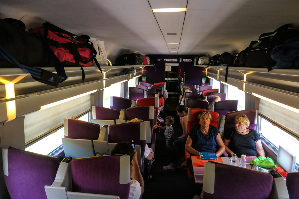 Train france. Французский поезд TGV. Поезд TGV Франция. Высокоскоростные поезда Франции TGV. Скоростной поезд TGV Франция.