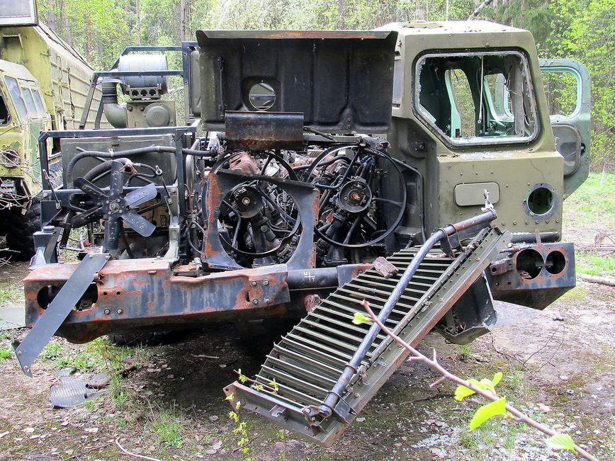 Неожиданная находка в лесу: два брошенных военных гиганта военная техника