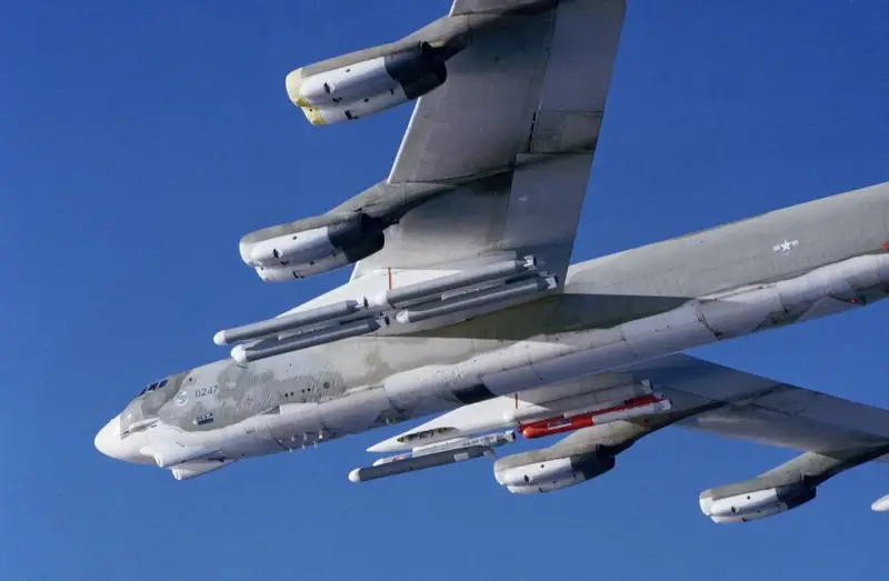 Десятки бомбардировщиков В-52 ВВС США вновь оснастят ядерным оружием