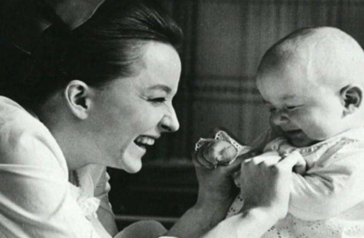 «С ней у меня попросту снесло крышу»: Никита Михалков неожиданно признался в любви к известной актрисе «С ней у меня попросту снесло крышу»: Никита Михалков неожиданно признался в любви к известной актрисе наши звезды