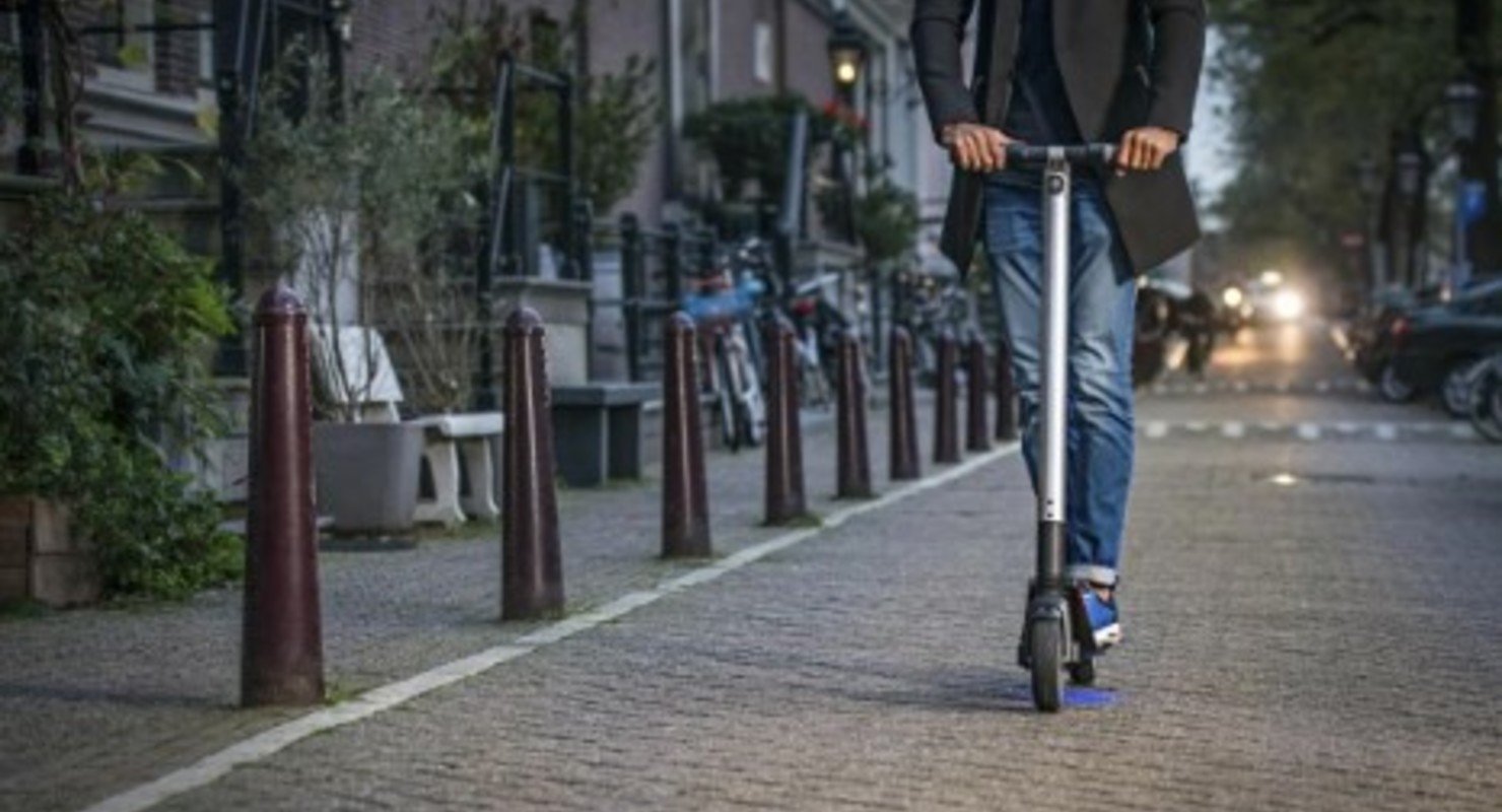 В каких случаях необходимо иметь водительское удостоверение на пользование электрическим самокатом?