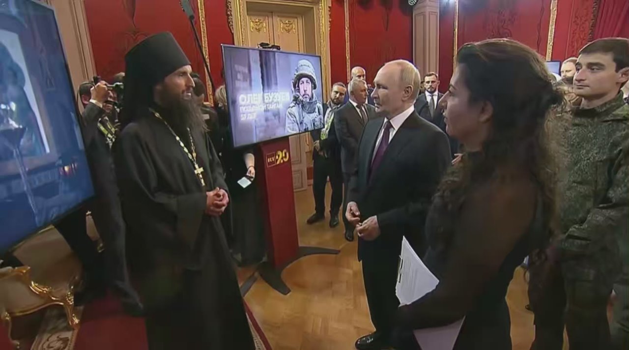 Иеромонах передал Путину пророчество монаха Зосимы: "Из Киева покатится огненная колесница, а потом  - назад"