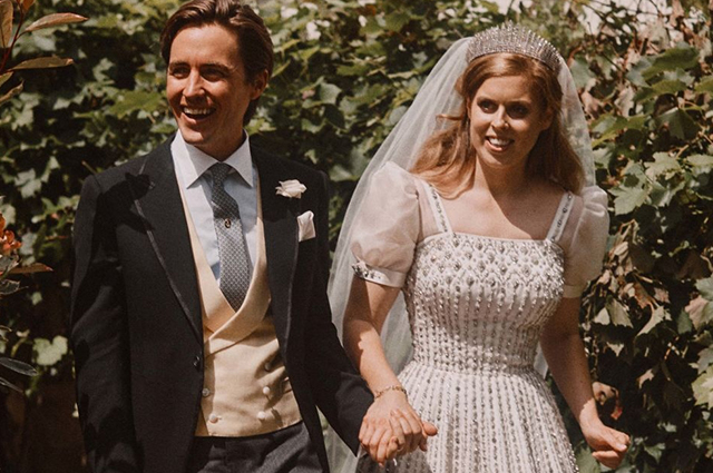 В сети появился новый свадебный снимок принцессы Беатрис и Эдоардо Мапелли-Моцци