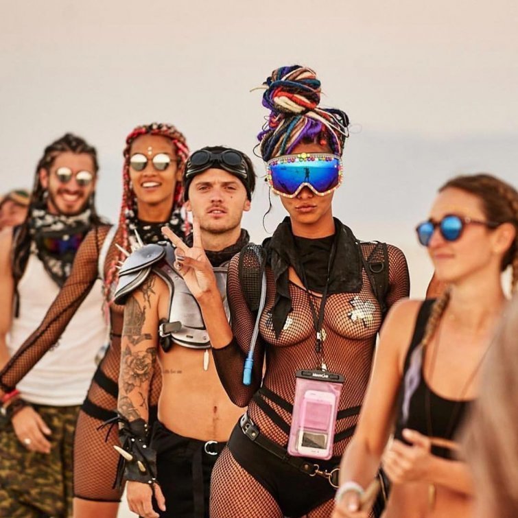 Красивейшие девушки на Burning Man 2018