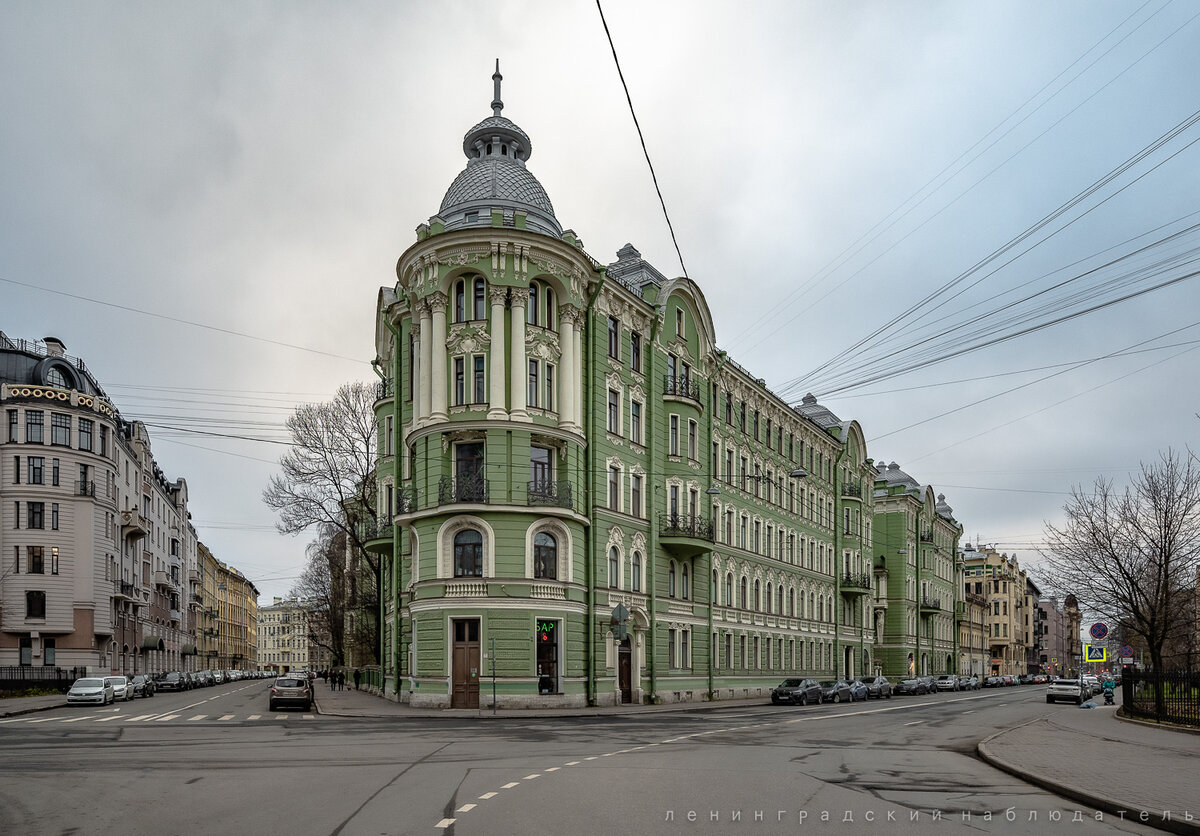 Один из самых красивых домов Петроградской стороны, в котором я мечтал побывать.