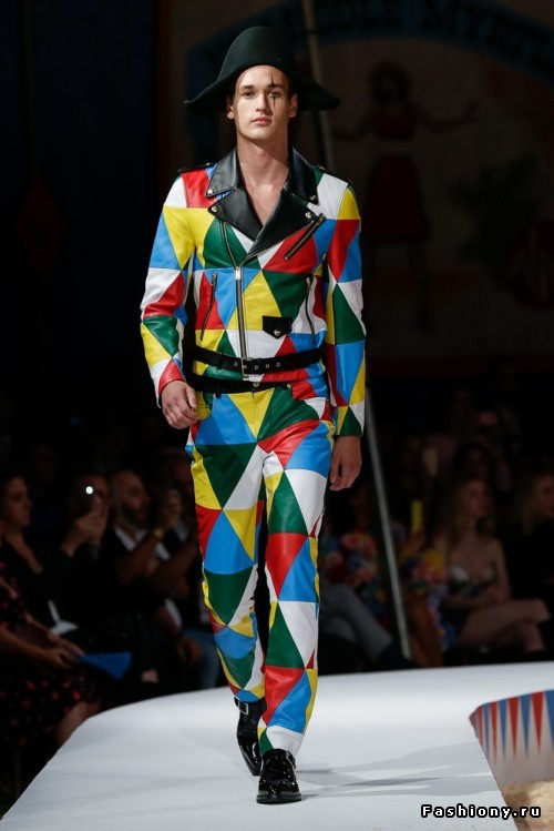 Moschino Круизная коллекция 2019 Moschino Круизная коллекция 2019