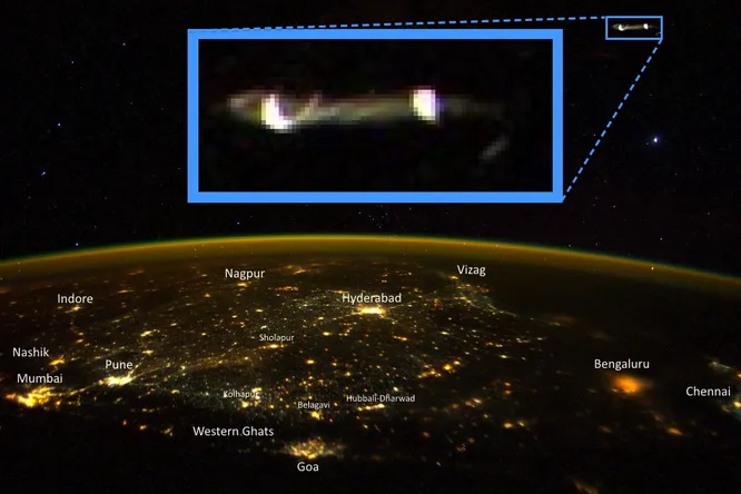 Астронавт Скот Келли в июле 2015 года выложил в свой Twitter фото, сделанное с борта МКС. В верхней правой части снимка был замечен некий объект, который любители уфологии «опознали» как НЛО, что породило бурные обсуждения в сети. На самом же деле объект оказался лишь частью антенны МКС.