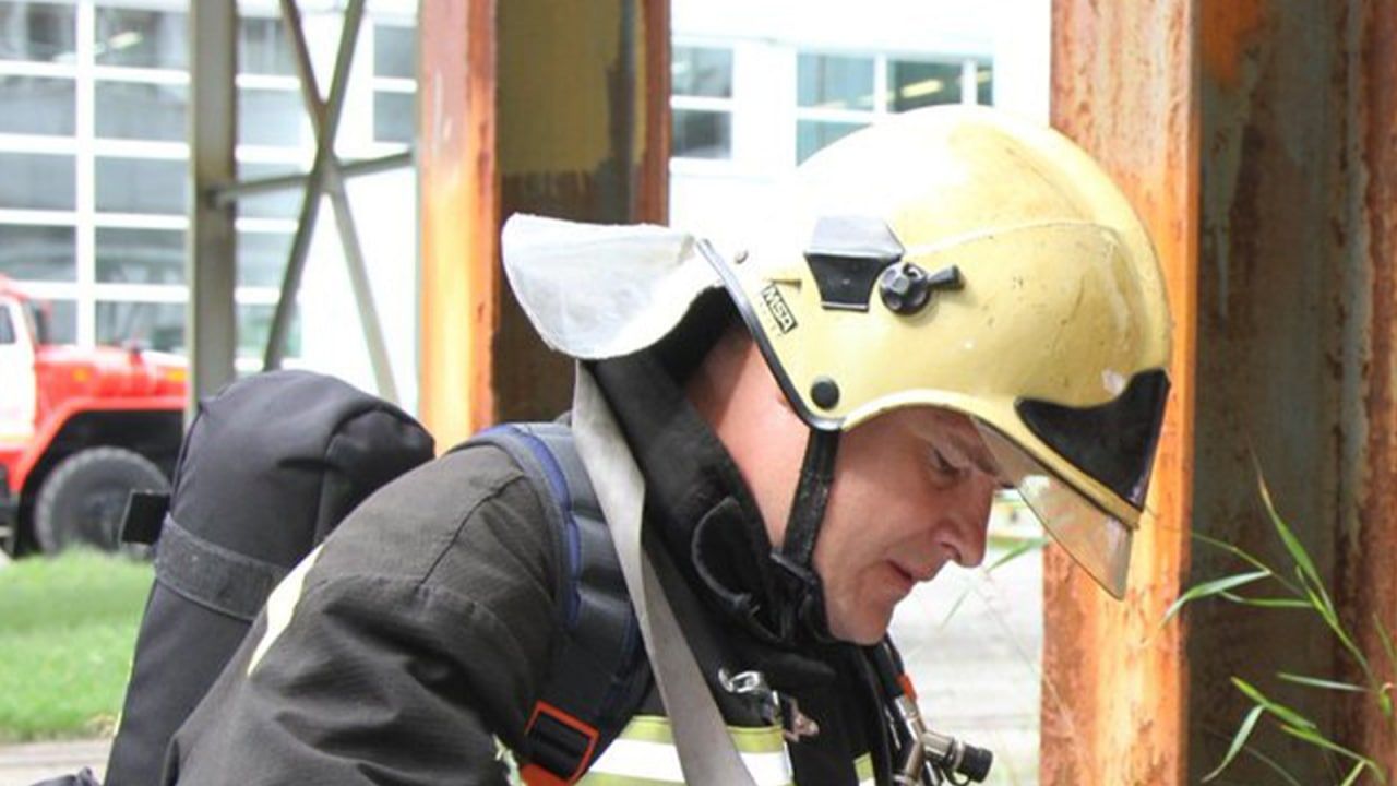 Мужчина перебрался на соседний балкон и спас женщину из пожара на юге Москвы