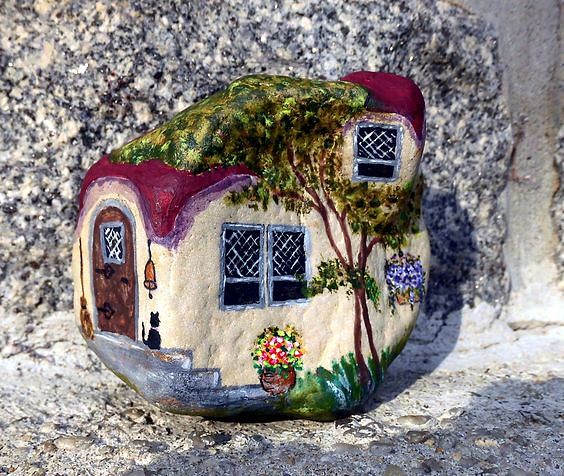 Камни - домики. Интересно придумали для оформления дачи, сада или двора. handmake,поделки для сада,поделки своими руками