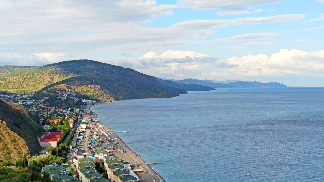 Власти Крыма обязали местные отели принимать туристов только с QR-кодом и ПЦР-тестом
