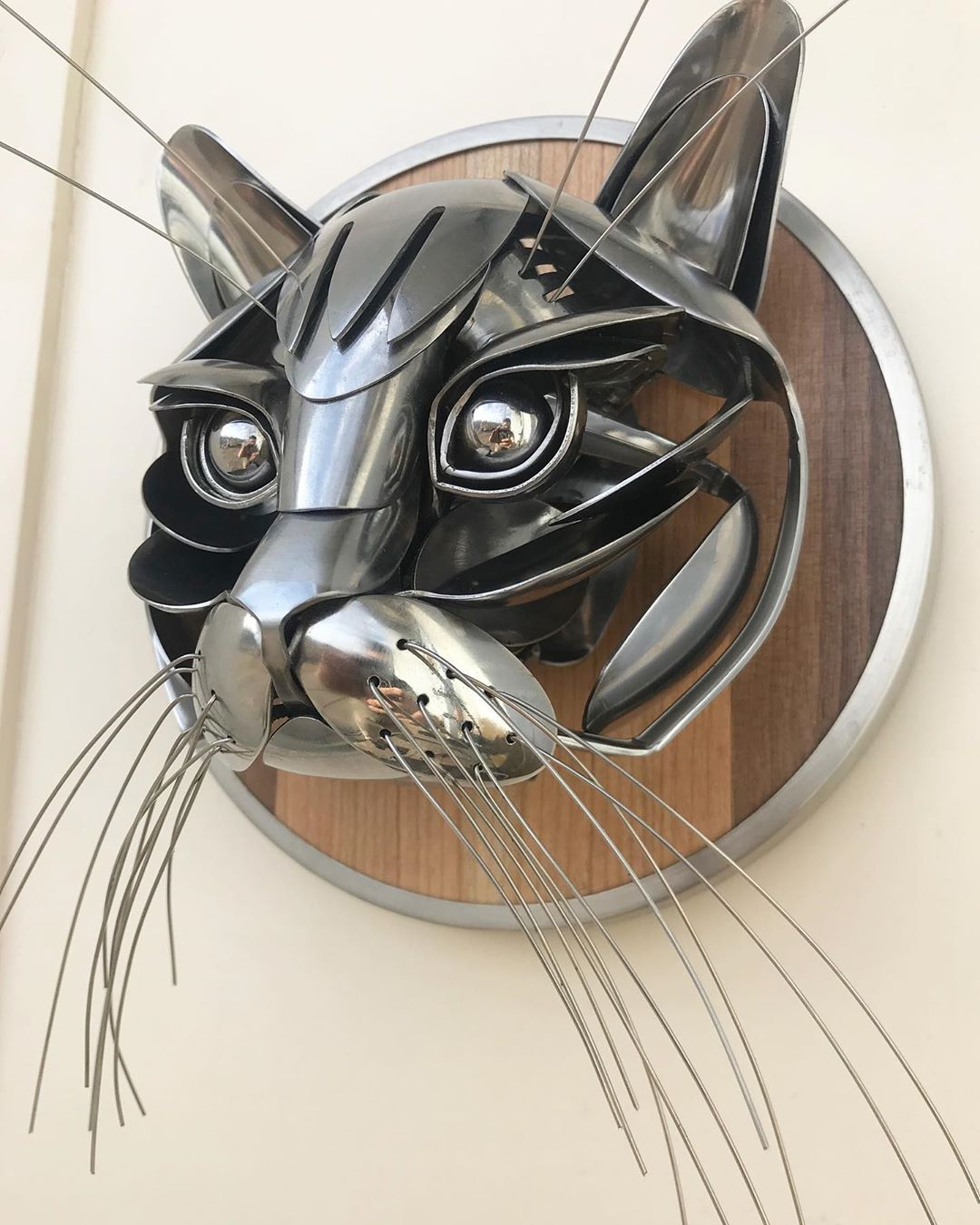 Красота. Браво фантазии!!!  Металлический настенный декор, собранный вручную из столовых приборов . 