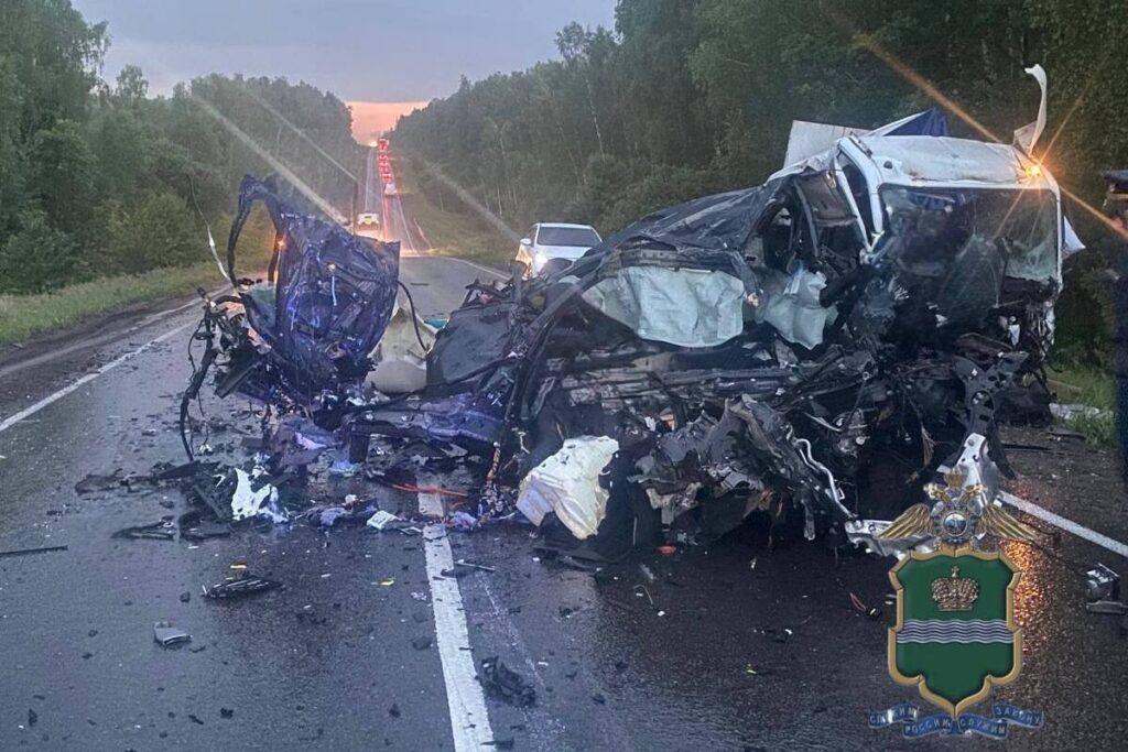 Пять человек погибли в ДТП с грузовиком под Калугой